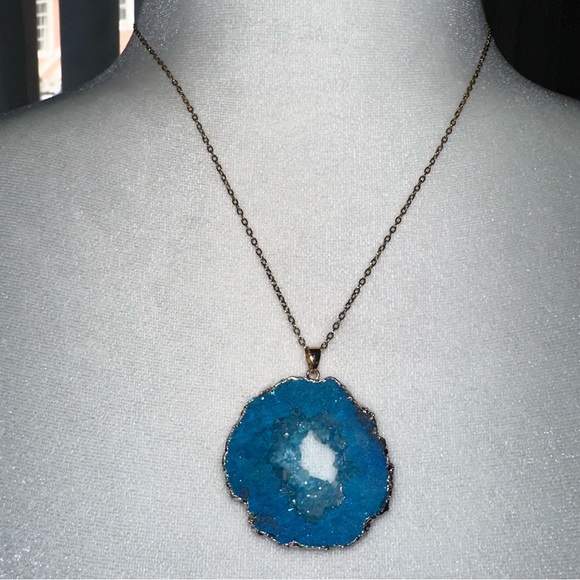 Blue Amethyst Crystal Quartz Druzy Pendant Gold Tone plated Necklace - Picture 3 of 10